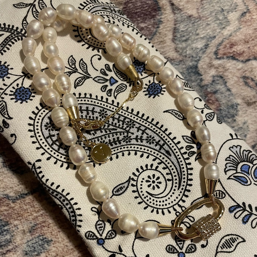 Pearl Necklace in gold💫